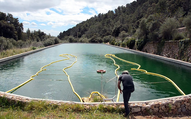 santiago-morilla-floats-a-drawing-with-foam-pool-tubes--02
