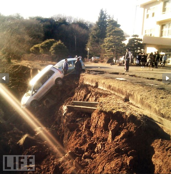 JAPAN FEELDESAIN17 Earthquake and Tsunami in Japan, image 15