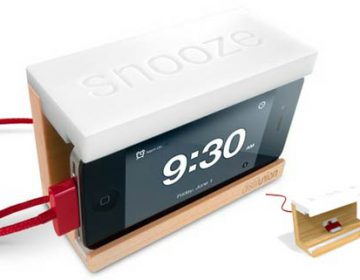 Snooze | The iPhone Alarm Dock