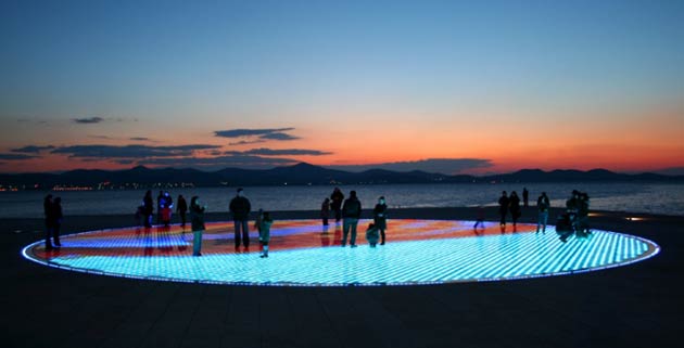 Greeting to the Sun | Interactive Light Installation