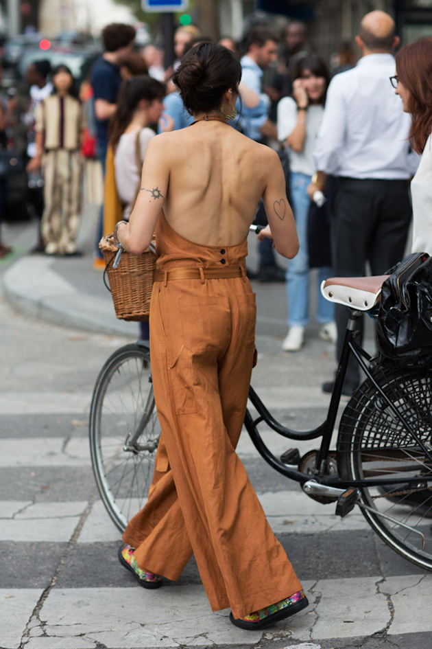 woman on street around the world feeldesain 020