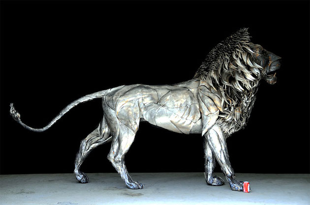 made with 4000 Pieces of Metal feeldesain 08