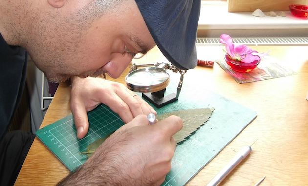 Hand cut leaf art | Omid Asadi Feeldesain01