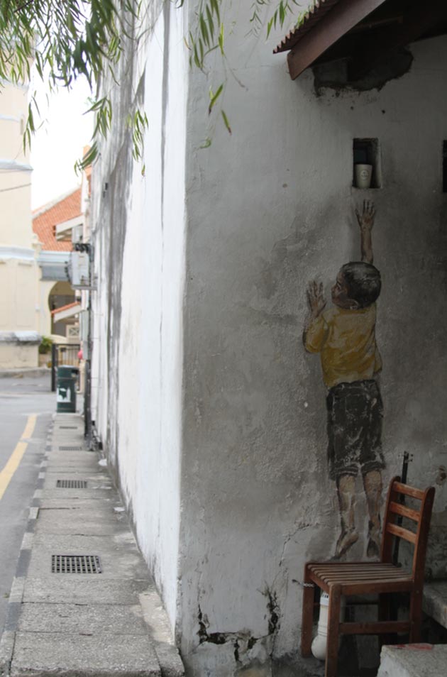 Mirrors-Street-art-in-George-Town-feeldesain-2