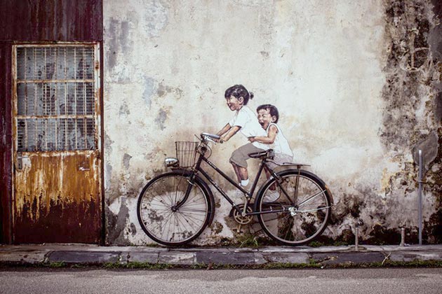 Mirrors---Street-art-in-George-Town-feeldesain