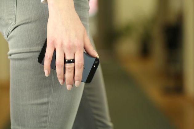 Wearable smartphone docking system | CELLTACK Feeldesain12