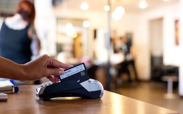 Replace your entire wallet with a single card Feel desain Plastc2