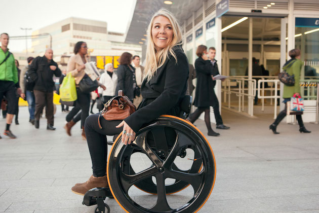 CarbonBlackWheelchair_feeldesain_08