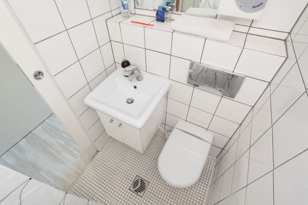 13sqm-minimal-living-space-hanczar-10-600x400