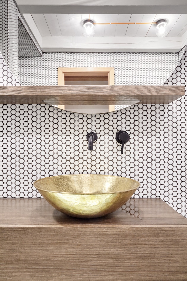 Just materials connect these renovated rooms feel desain Dagmar Stepanova 09