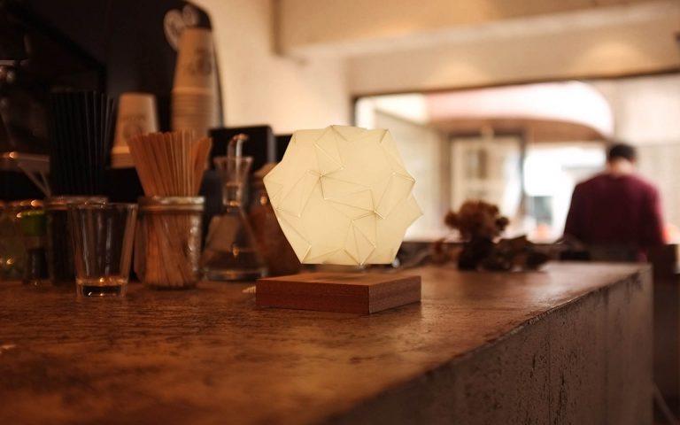Glow | Illuminating Crystal that Floats in Mid-Air