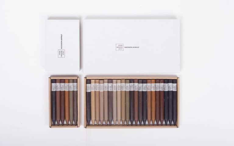 Crayons made of ground and wax by ErdeWachsStift