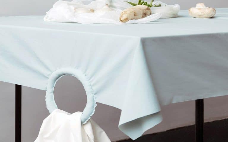 Nadine Goepfert exploring table manners
