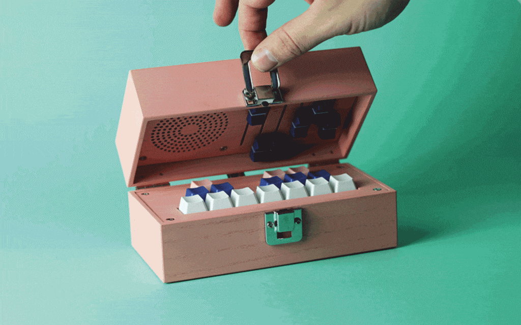 The open source hardware synth based on Axoloti core