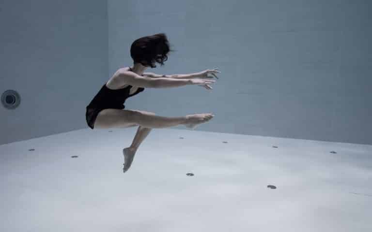 AMA, an ode performed underwater by Julie Gautier