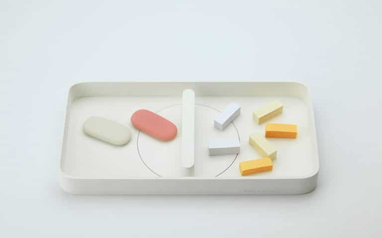 Selek x Rubberband developed an adaptable desktop organizer