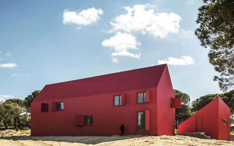 In Portugal Red House To Stand Out