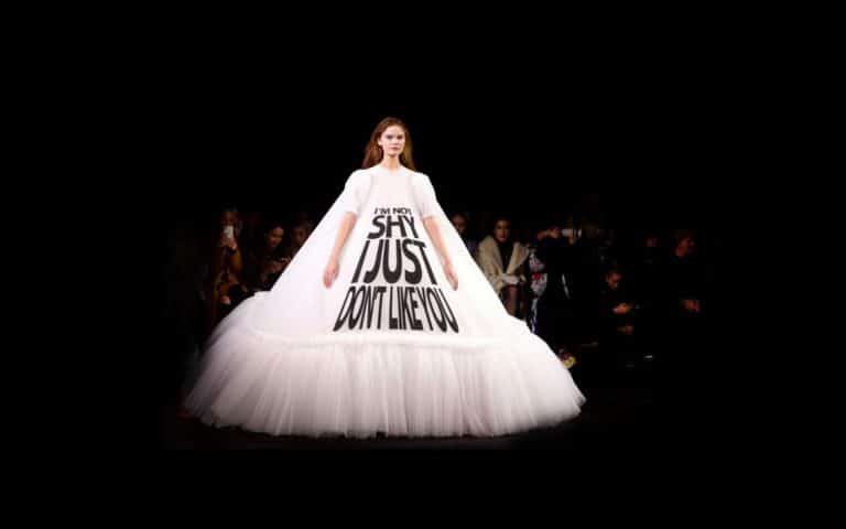 Paris Fashion Week 2019, between brides, acrobats and living memes