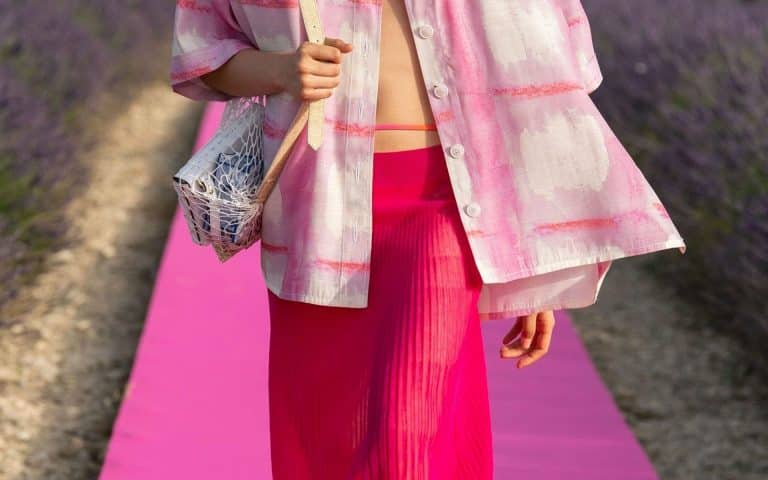 Stunning runway in lavender fields designed by Jaquemus
