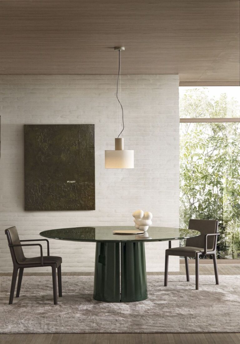 The color of the season: the greenery of Villa Savoye