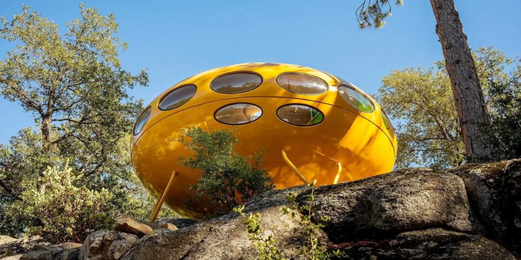 A flying saucer lands on the market: the Donaldson Futuro asks $1.5 million