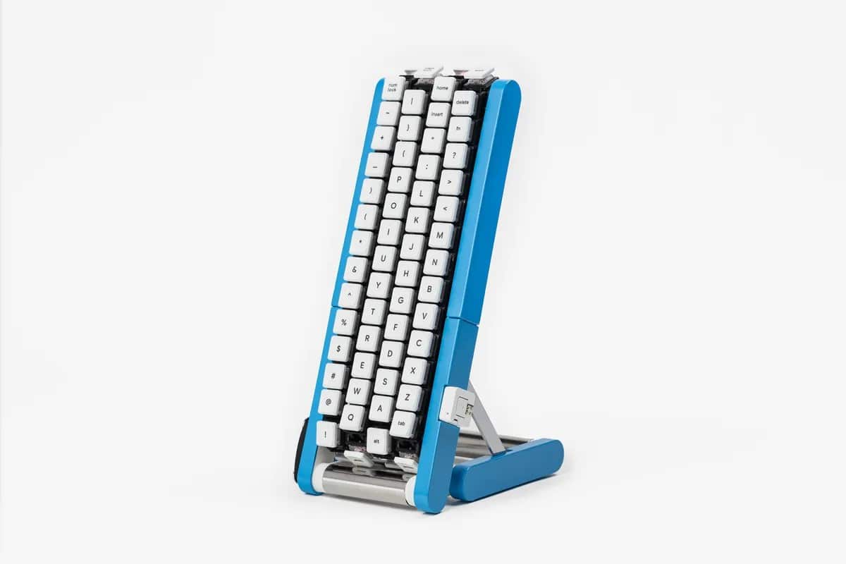 Gboard Kurukuru Version, a keyboard with four looping conveyor belts of keys