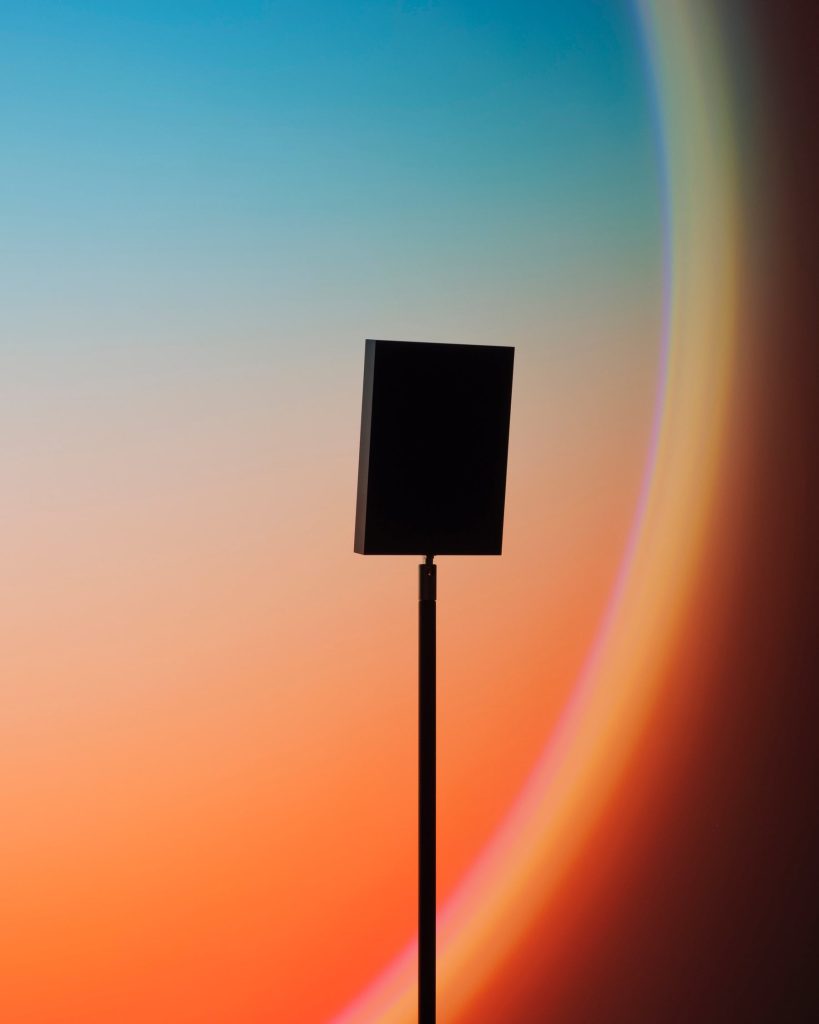 Detail of the Halo Horizon lamp head against a blue and orange light gradient