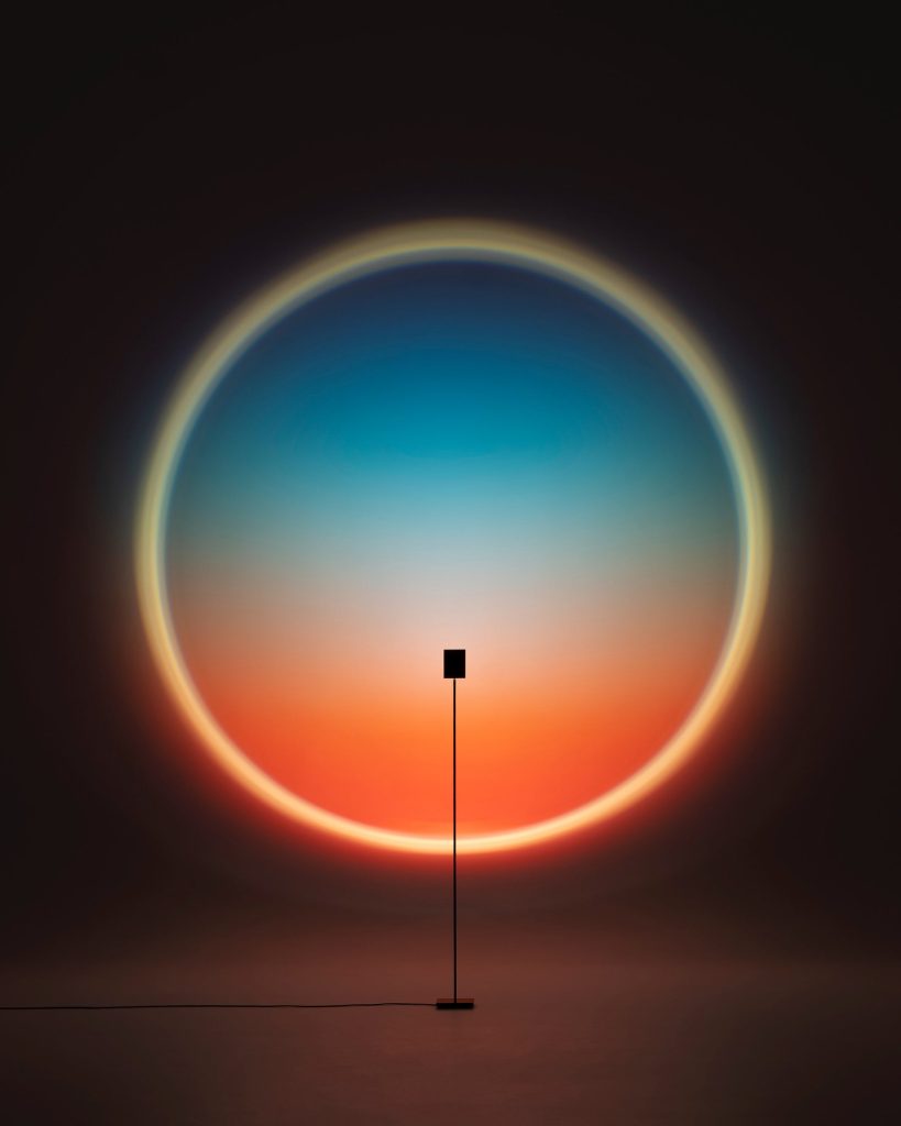 Circle of light fading from blue to orange projected by the slim black Halo Horizon lamp