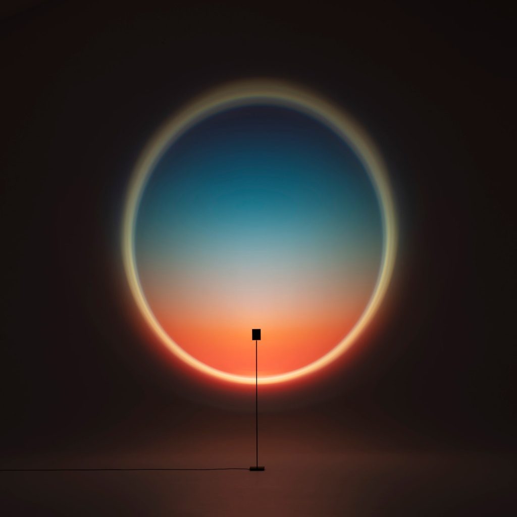 Halo Horizon is a lamp that is mostly a sunset