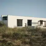 Monocabin XL5 is an Italian prefab house living off the grid in the Californian desert