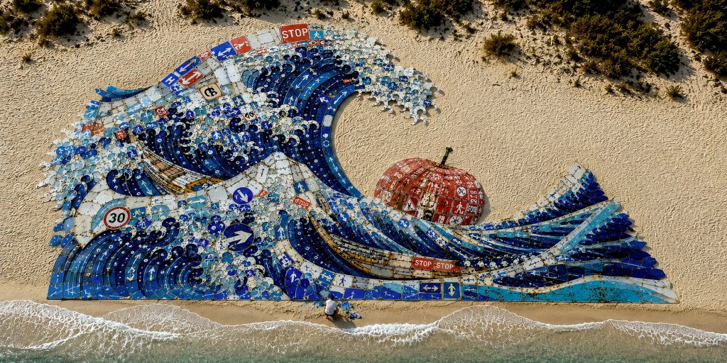 Scoobafish turns 1,000 old road signs into Hokusai’s Great Wave on a Sardinian beach